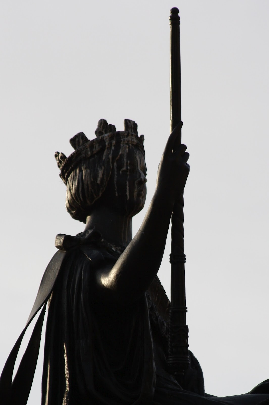 Glasgow Punter Famous Square Statues To Be Removed....eh, What