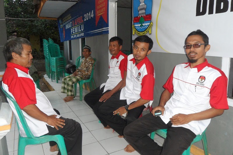 CLICK TO ENLARGE Gambar Kegiatan PPS Desa Mekar Baru Kecamatan Petir pada Pemilu 2014
