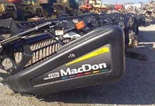 MacDon FD70 combine head
