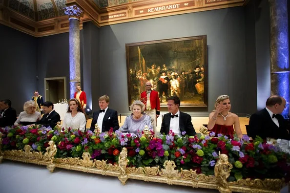 Queen Beatrix hosts her final dinner as Queen for members of the royal family 