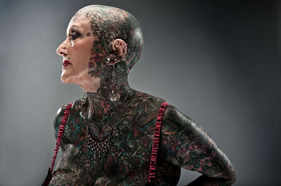 หญิงแก่ ที่มีรอยสักมากที่สุดในโลก Isobel-Varley--Most-Tattoed-Senior-Citizen-1
