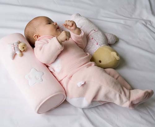 PrincipesyPrincesas.es: Conoce la importancia de la postura en los bebés  durante los primeros meses y el cojín antivuelco.