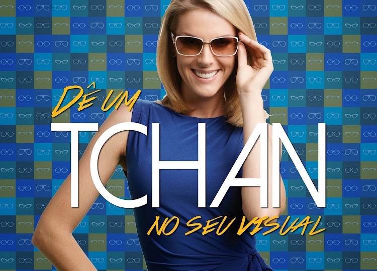 Nova campanha da Óticas Carol valoriza óculos como um acessório indispensável de moda