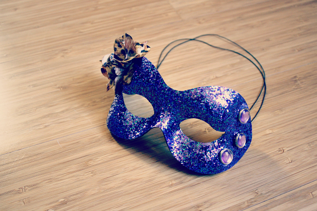DIY masquerade masks for the ultimate bachelorette party! 