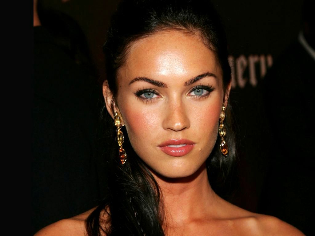 http://1.bp.blogspot.com/-khY6lm58TV4/TYEmzujzfvI/AAAAAAAAAF4/Zh431LznRkI/s1600/Megan-Fox.jpg