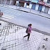 Απίστευτο: Την «κατάπιε» το πεζοδρόμιο! (Video)