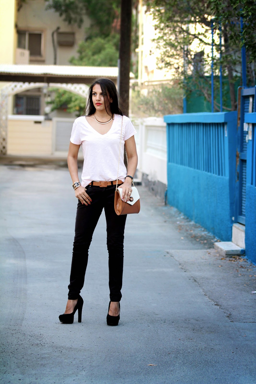 How to make a simple tshirt and jeans outfit go from yawn to glam