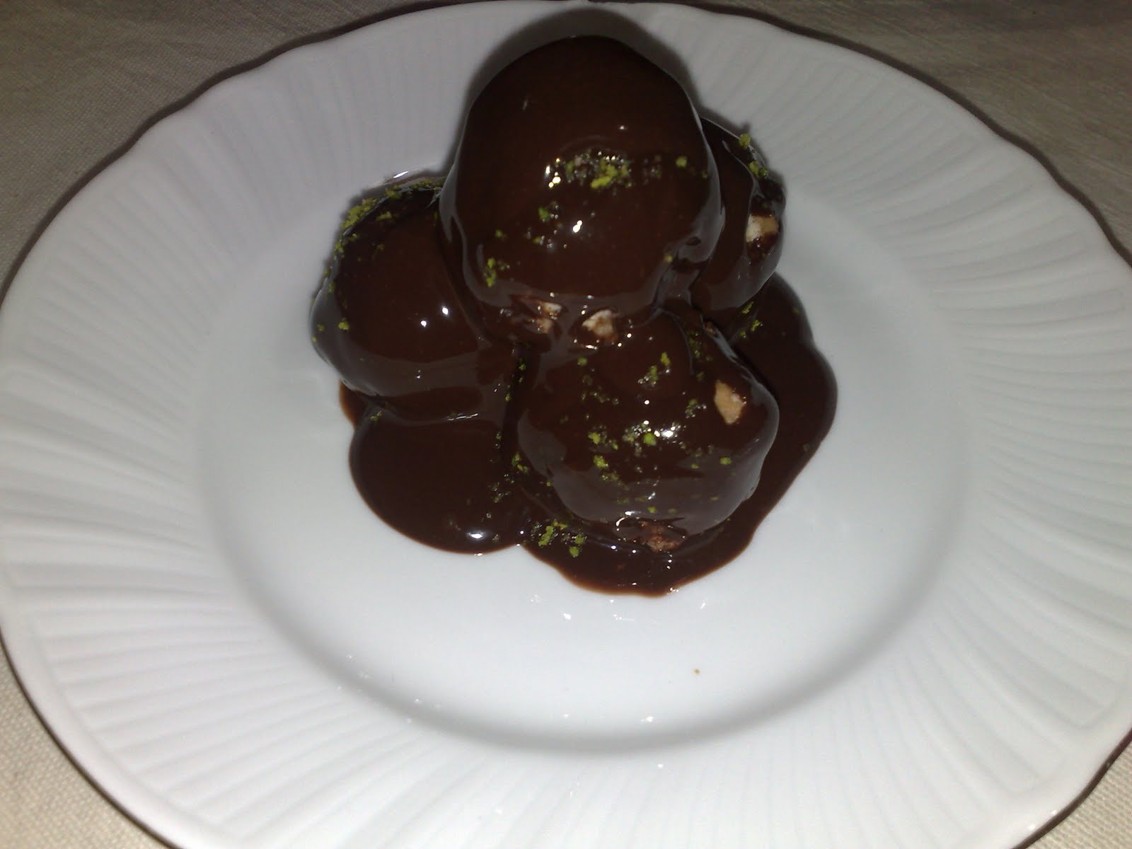 DAMLA ÇİKOLATA Yalancı Profiterol