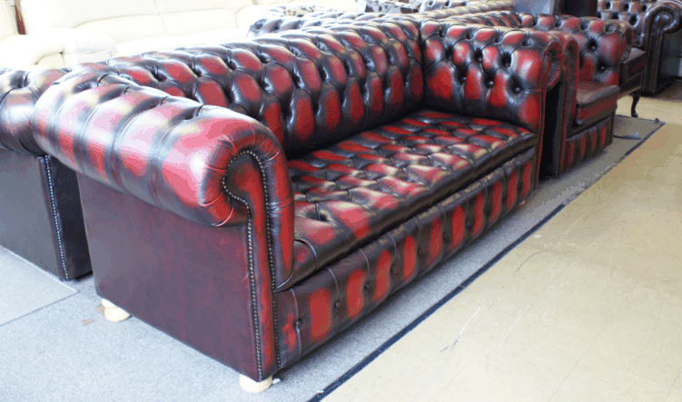 Chesterfield Sofas Sofa In Cambridge The Elegance Of Chesterfield Chicago Sofas Is Matchless Nowadays Also A Modern Touch Given To So That They Will Not Lose Its