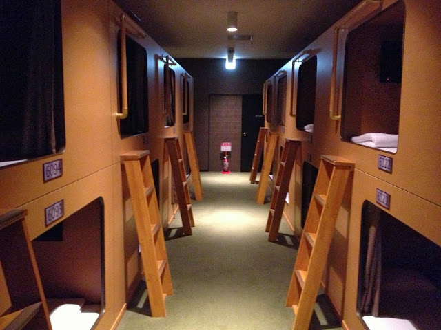 Nikoh Refre Capsule Hotel