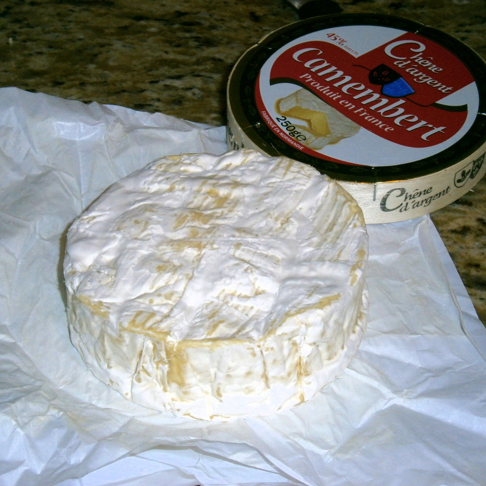 La mesa de la cocina Falsa fondue de queso camembert