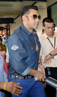 Salman Khan spotted at airport to leaves for Dubai
