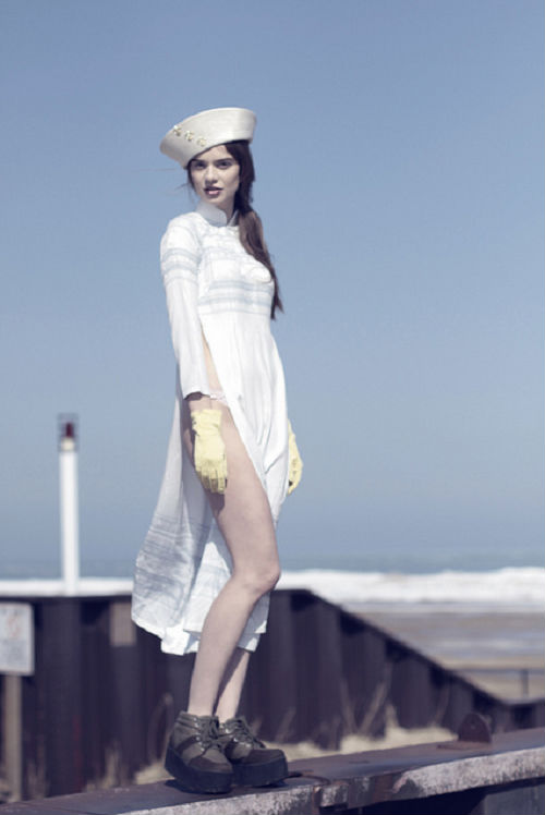 [Image: buc-anh-mau-tay-mac-ao-dai-qua-sexy-khie...uc-xuc.jpg]