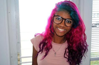 Cabelos Emos e Coloridos - é isso que dá pessoa com cabelo cacheado pintar  o cabelo de rosa, mais fico lindo :3 <3 ~Neht