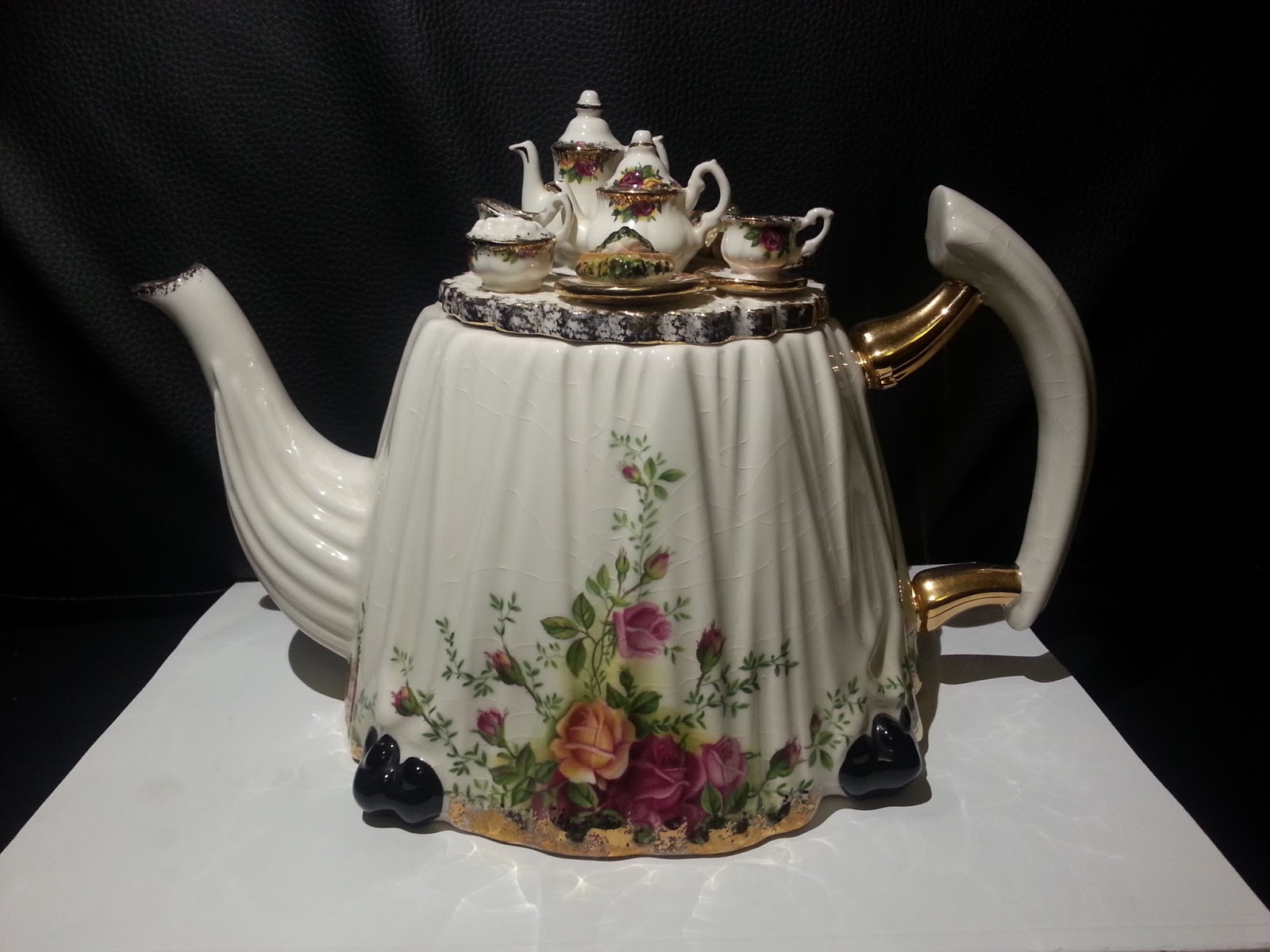 SMN UK Deco ROYAL ALBERT NOVELTY TEAPOT