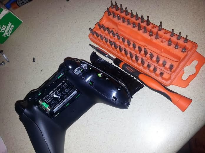 The Hand That Feeds Xbox One Controller Mod Into Fight Stick Just