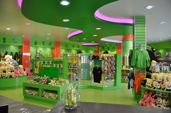 Global Men’s Fashion: Top Online Stores Redefining How Men Dress in 2024