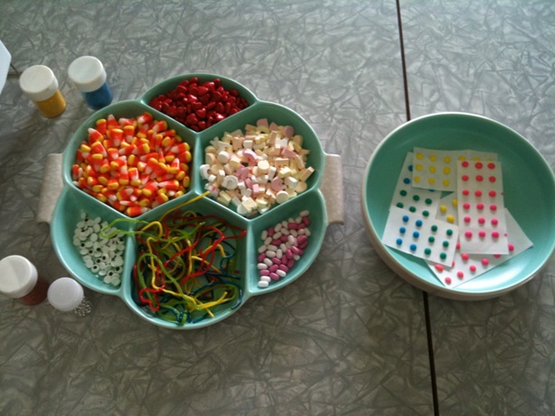 Kiwi Cakes: Fun cupcake decorating with the children