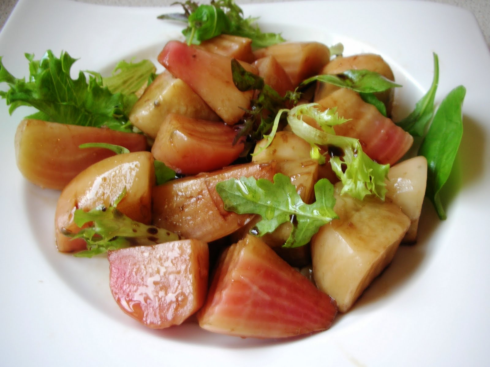 salad balsamic olive beetroot vinegar dressing oil serves