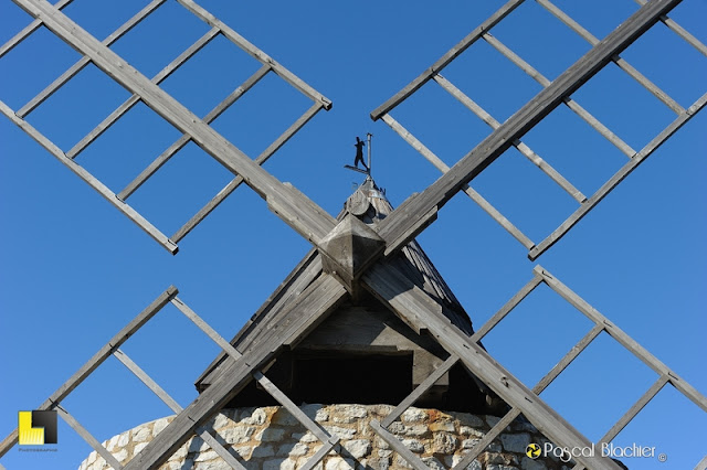 girouette du moulin à vent de saint julien photo blachier pascal