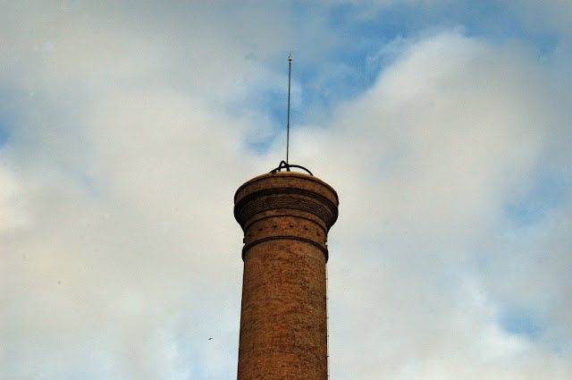 València, arena y cal: Chimeneas industriales de ladrillo.