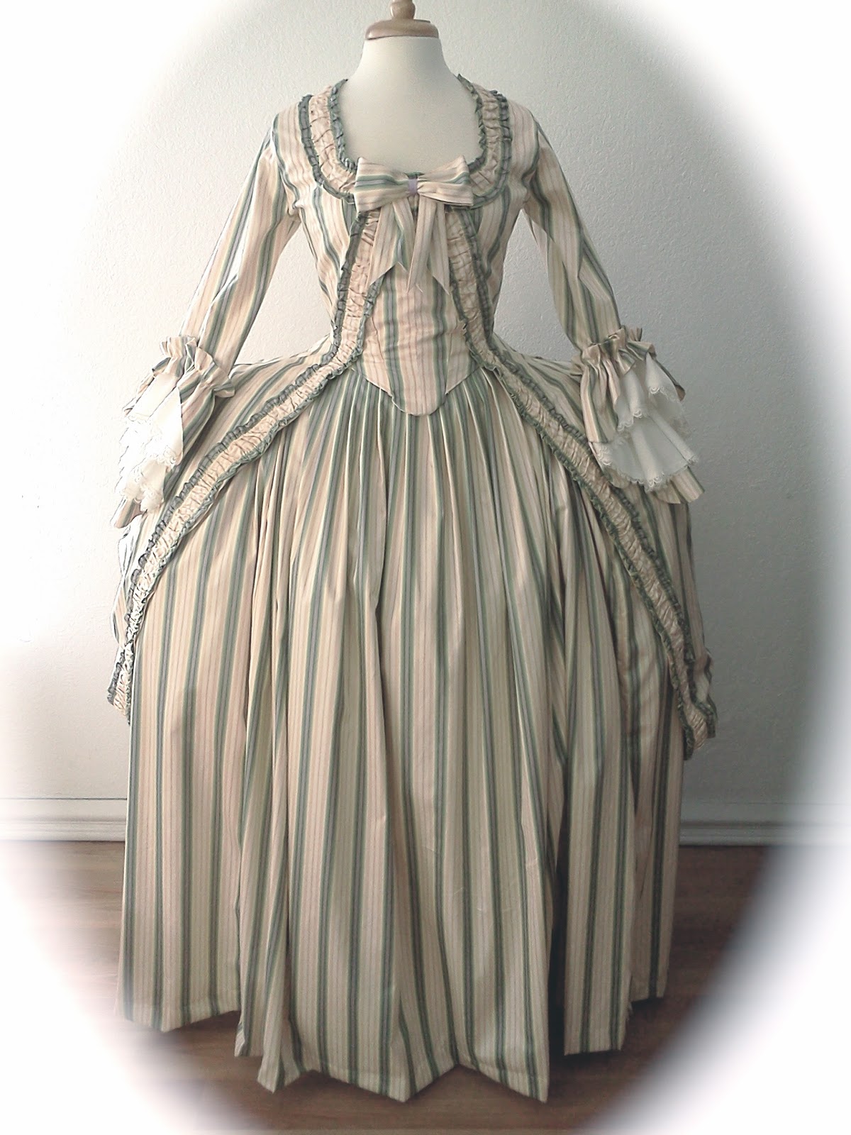 FRANZ Robe A La Polonaise