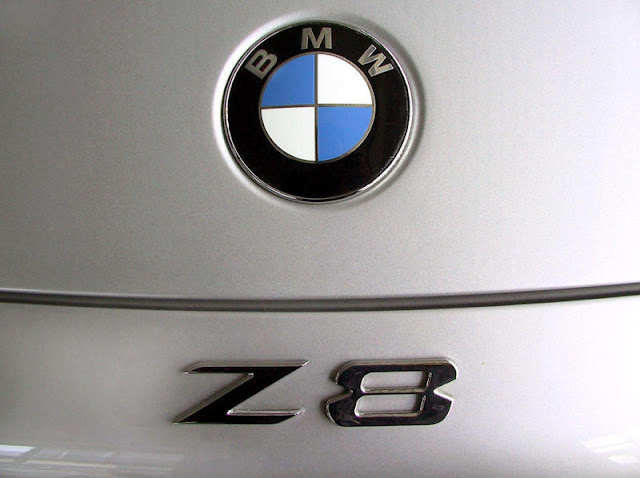 BMW Z8 Logo