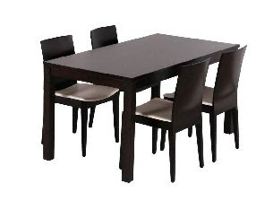 Comedor:  mesa GALA y sillas FORMA
