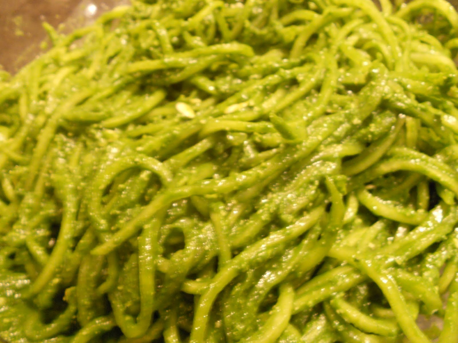 Czech Vegan (in America) Raw Cucumber Spaghetti with Spinach Pesto and