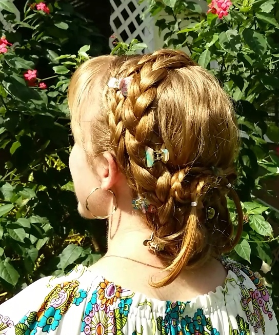 Christmas hair braids lori tree braid accent paperblog hairstyle Braids & Hairstyles for Super Long Hair: Christmas Wreath Updo