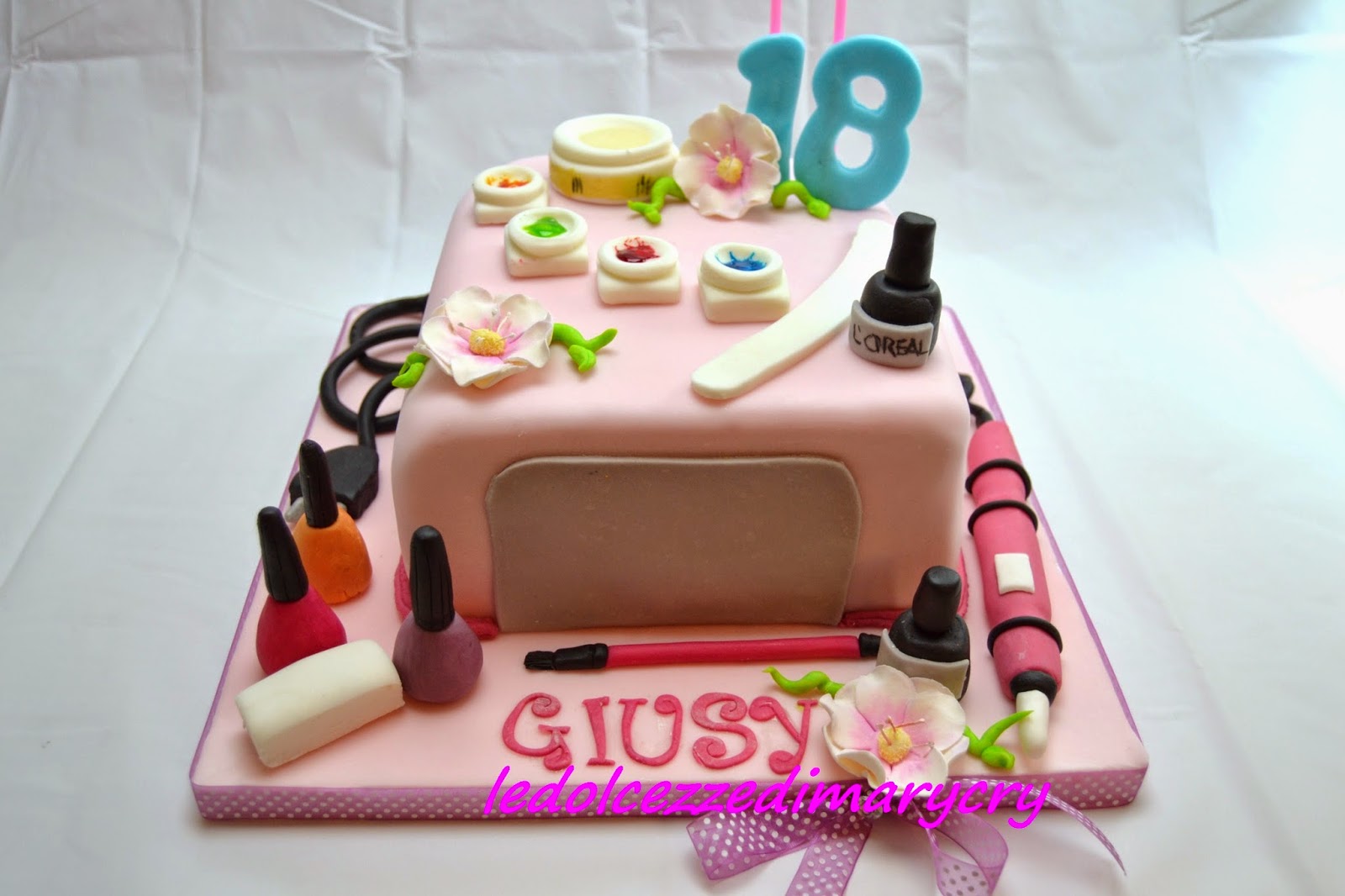 Le dolcezze di Mary Cry Nail art cake