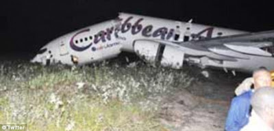 [Internacional] Fotos do Acidente da Caribbean Airlines 737_800+-+Caribbean+Airlines+-+Guiana+-+jul2011_+%252812%2529