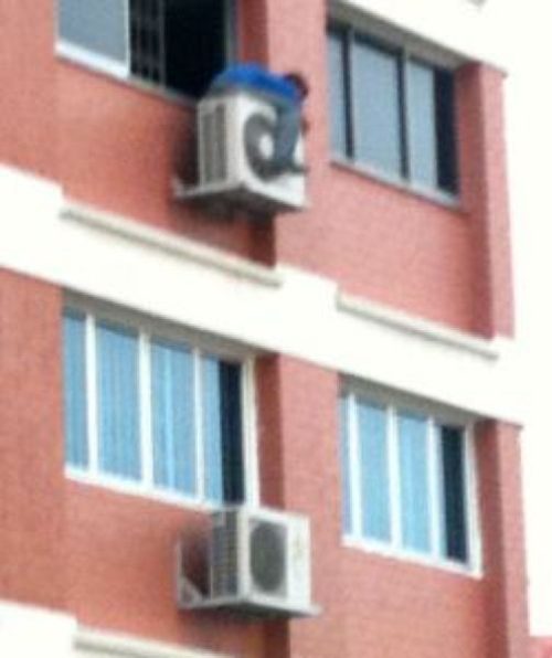 installing-ac-units-dangerous-heights-crazy-15.jpg