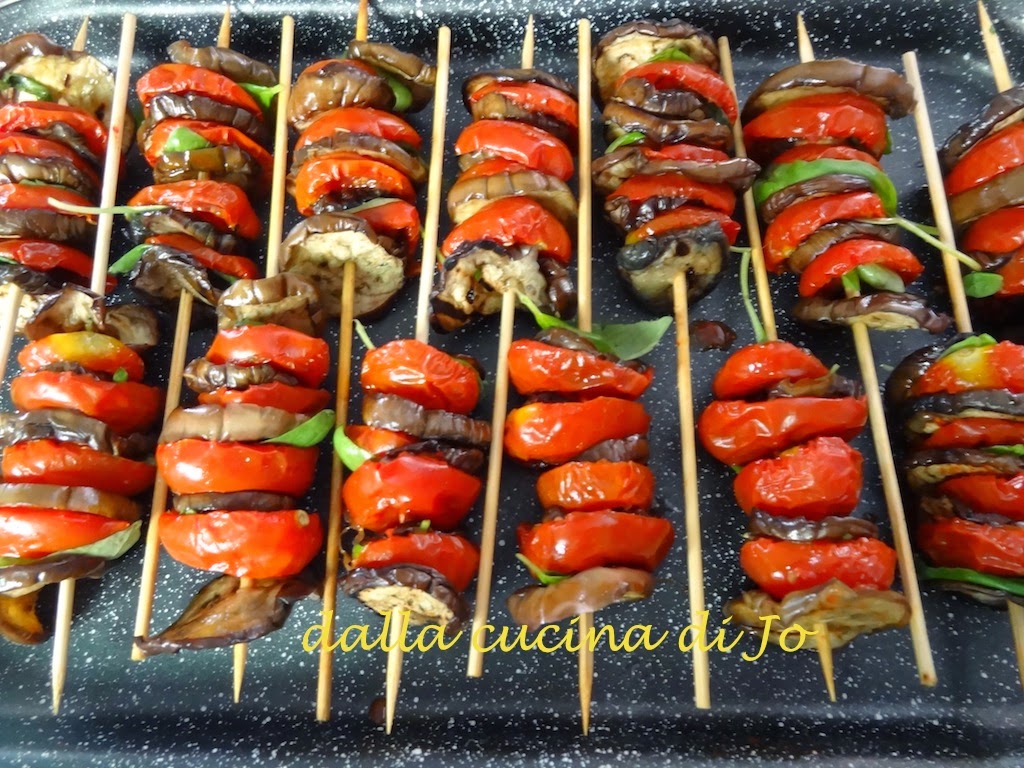 spiedini di verdure profumati al basilico