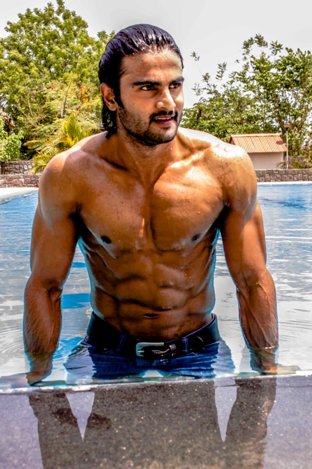 Sudheer babu six pack photos,Mahesh Babu Cousin Sudheer babu 6 pack