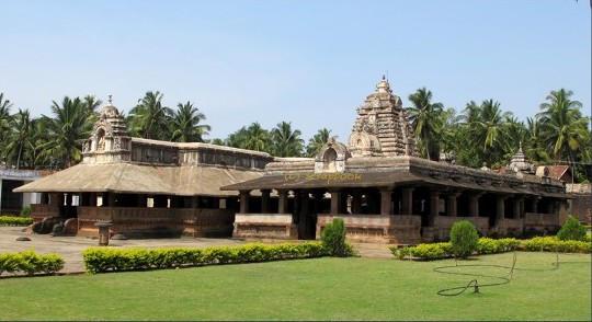 ಬನವಾಸಿ ಮಧುಕೇಶ್ವರ ದೇವಸ್ಥಾನದ ಅವರಣ