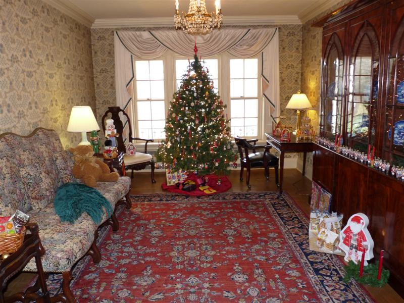The Holes of My Soles Christmas Decor at Wildwood Manor