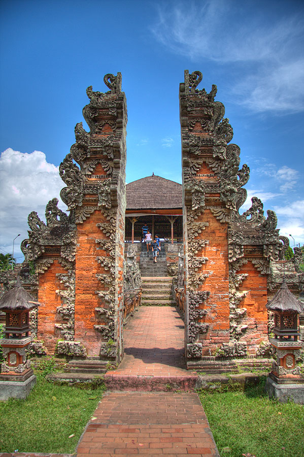 Download this Rumah Gapura Candi Bentar Adat Bali picture