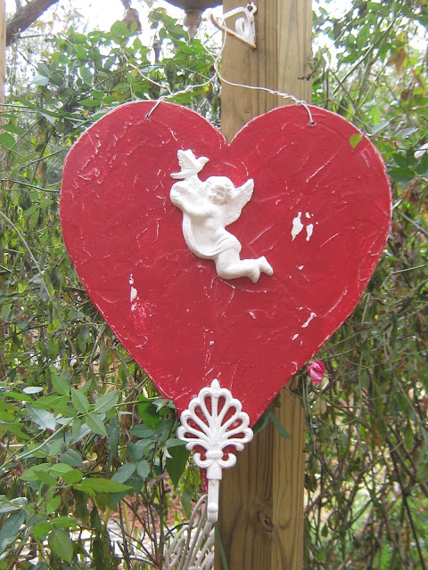  DIY Valentine's Day heart with cherub