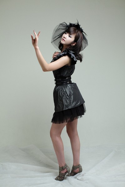 Cute Korean Girls Profile and Picture: Lee Chae Eun Use Black Dress