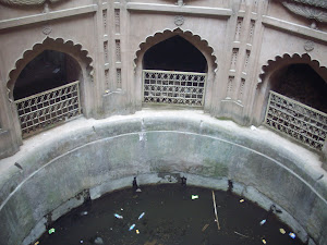 The "Bawli(Well)" in the Bara Imambara complex.