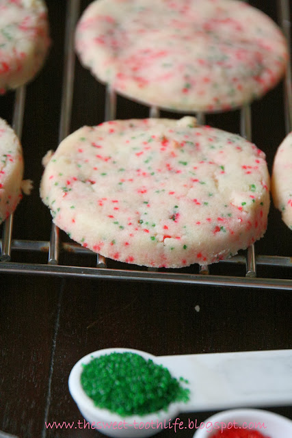 The Sweet Tooth Life: Christmas Shortbread Cookies