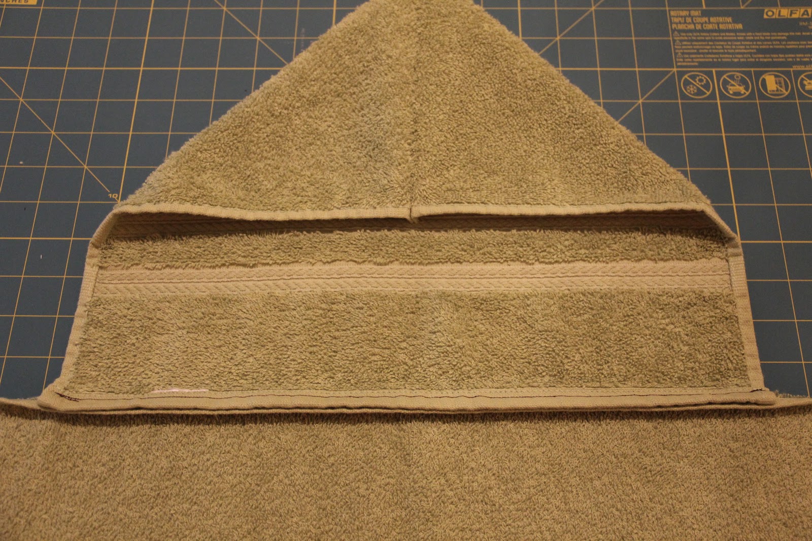 Kisses Come in Twos Hooded Bath Towels