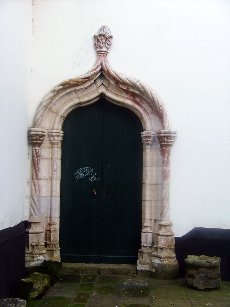 Portal manoelino da Igreja de Santa Cruz