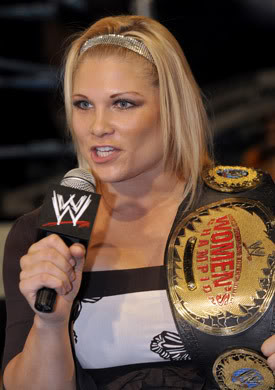 wOrLd DiVaS: Beth Phoenix