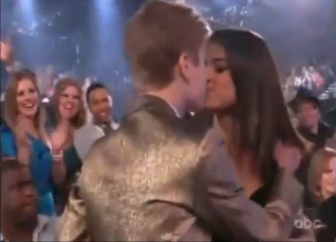 justin bieber and selena gomez billboard awards kissing. Justin Bieber and Selena Gomez