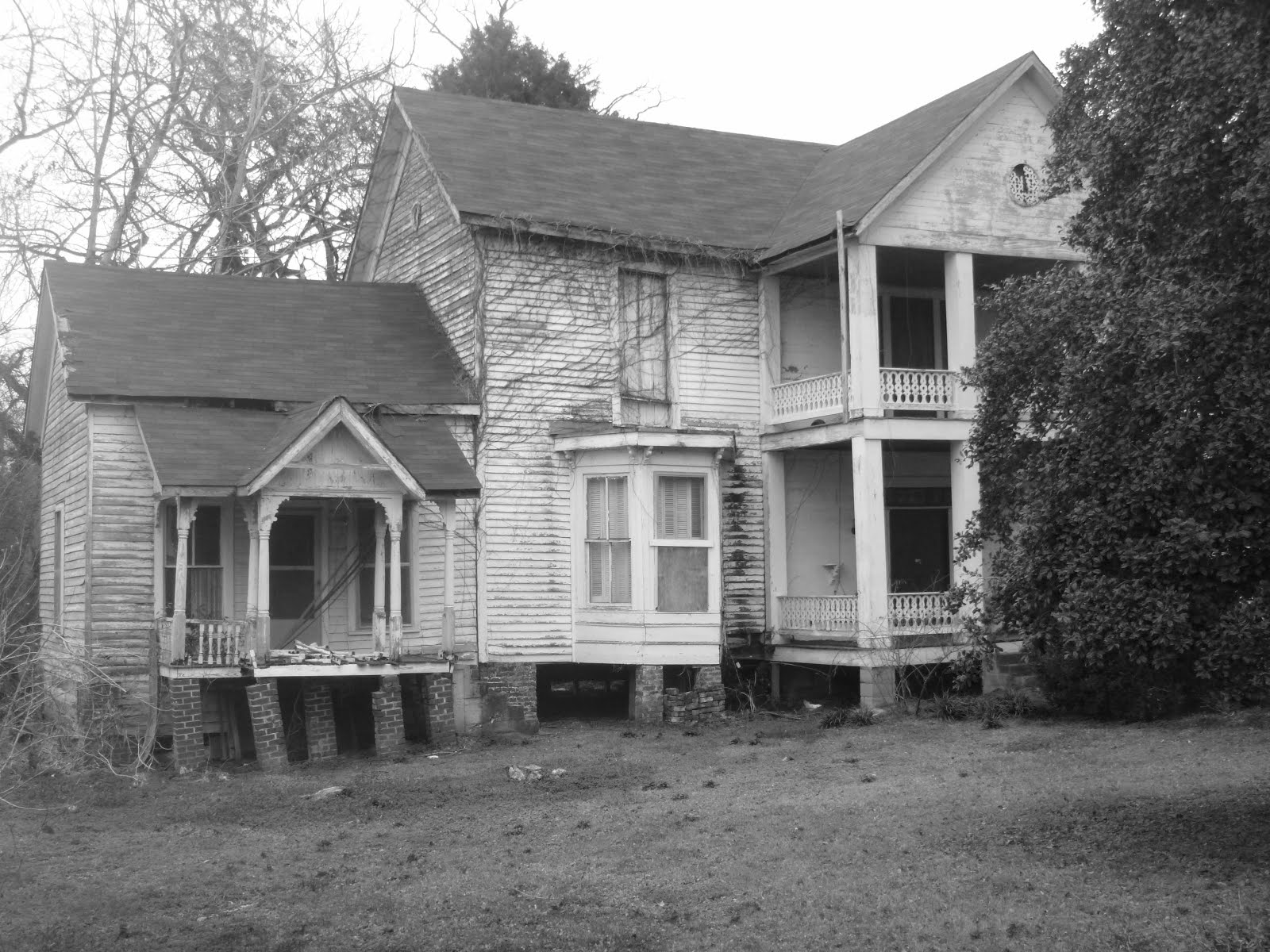 Contradicciones Photo as "a trace of something that has been"