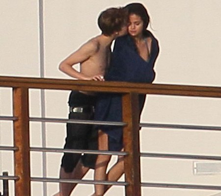 selena gomez bikini and justin bieber. selena gomez bikini and justin