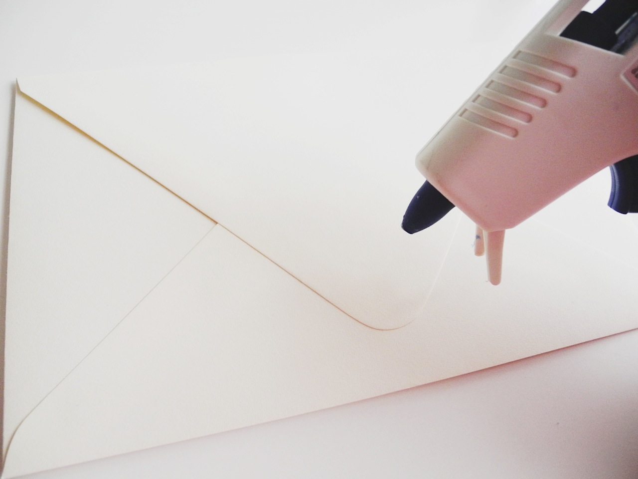 paper pastries DIY Using Glue Gun Sealing Wax