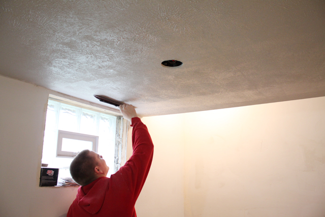 How To Texture Or Retexture Ceilings Danks And Honey